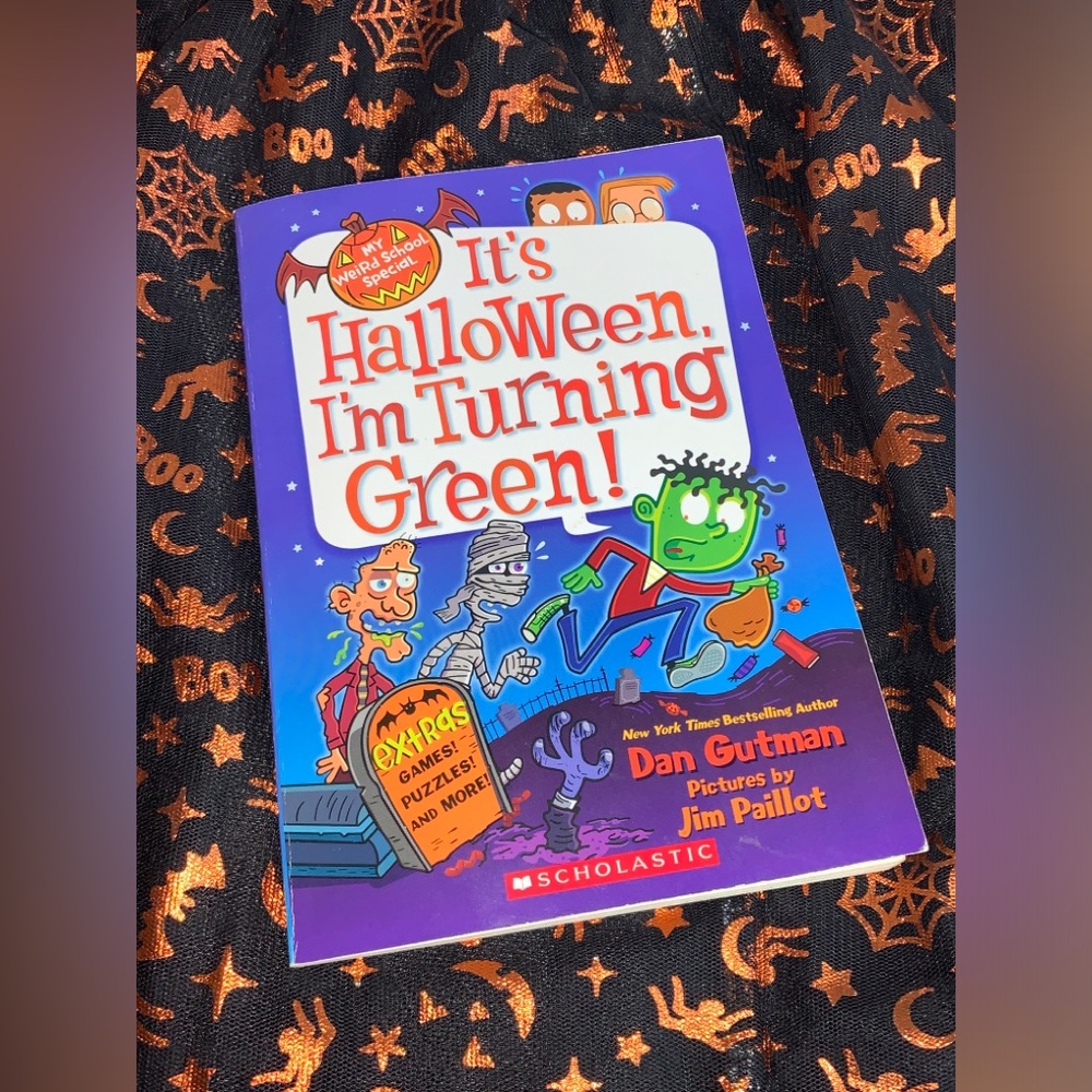It's Halloween, I'm Turning Green(My Weird School Special Series)Book-Dan Gutman